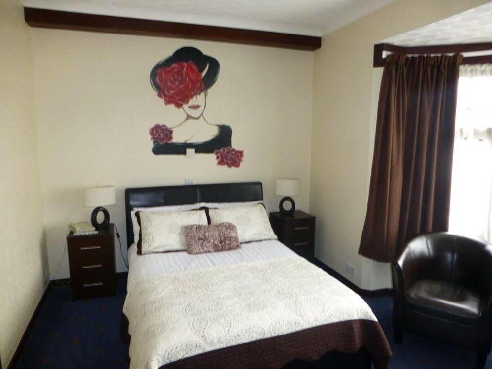 Inn Woodlands 2*