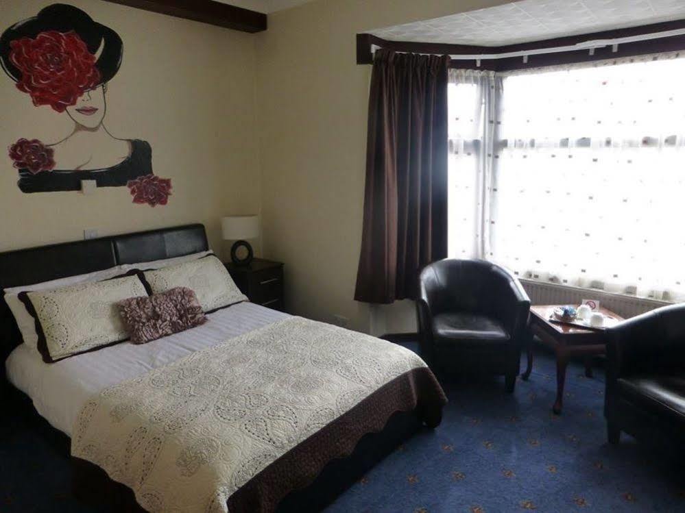 Woodlands Inn 2*
