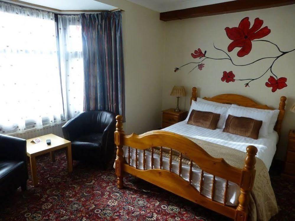Inn Woodlands 2*