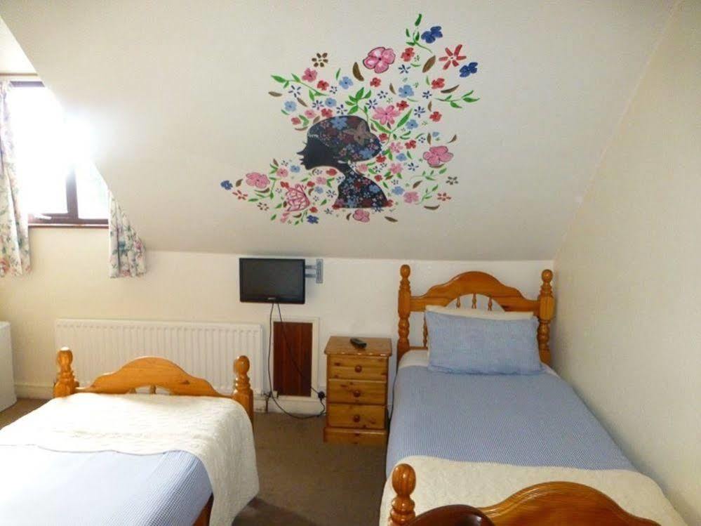 Woodlands Inn 2*