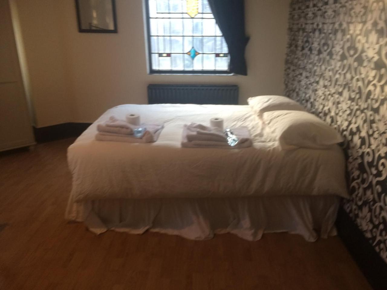 Swan And Mitre Pub Bed & Breakfast