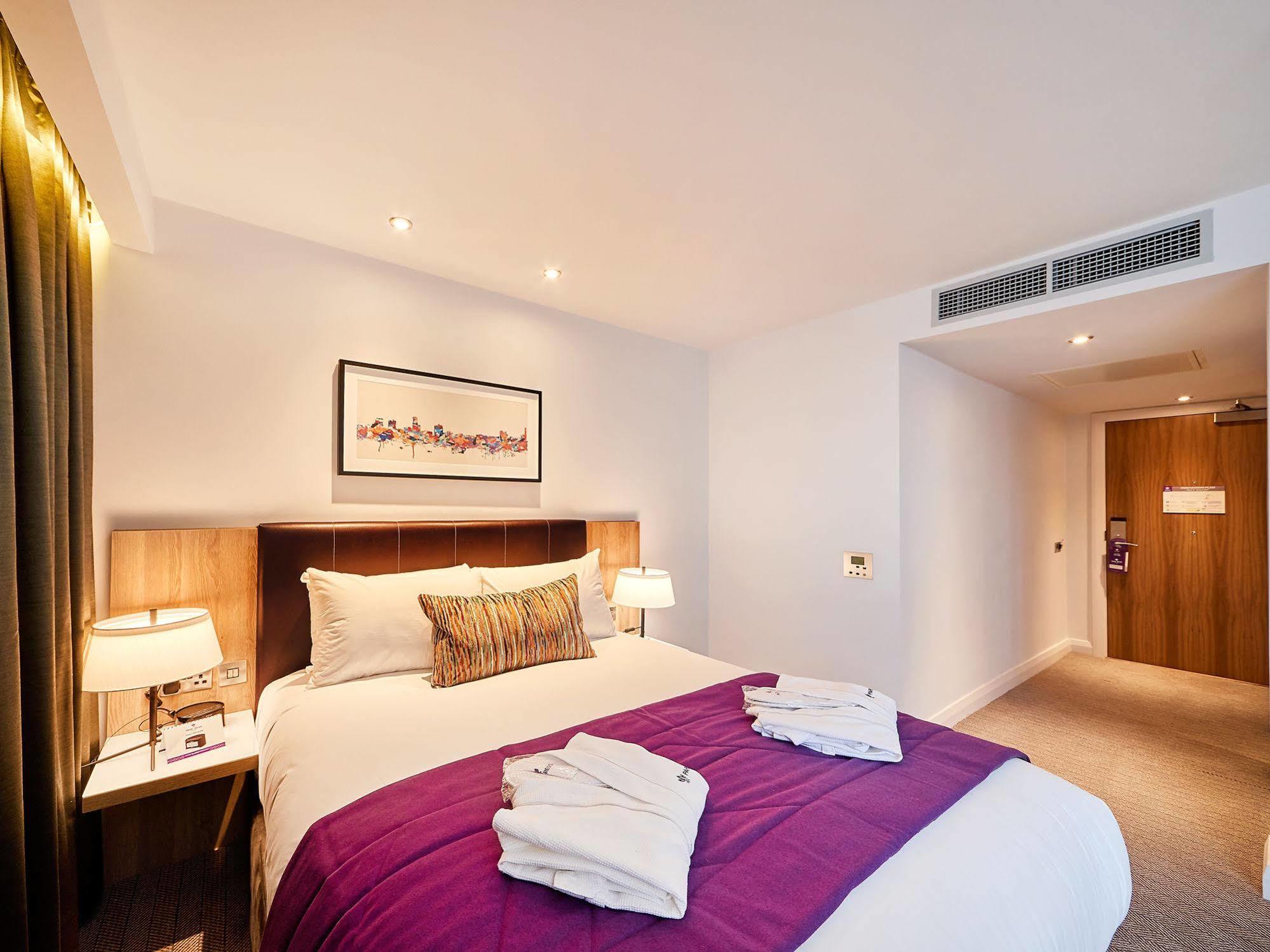 Park Regis Hotel
