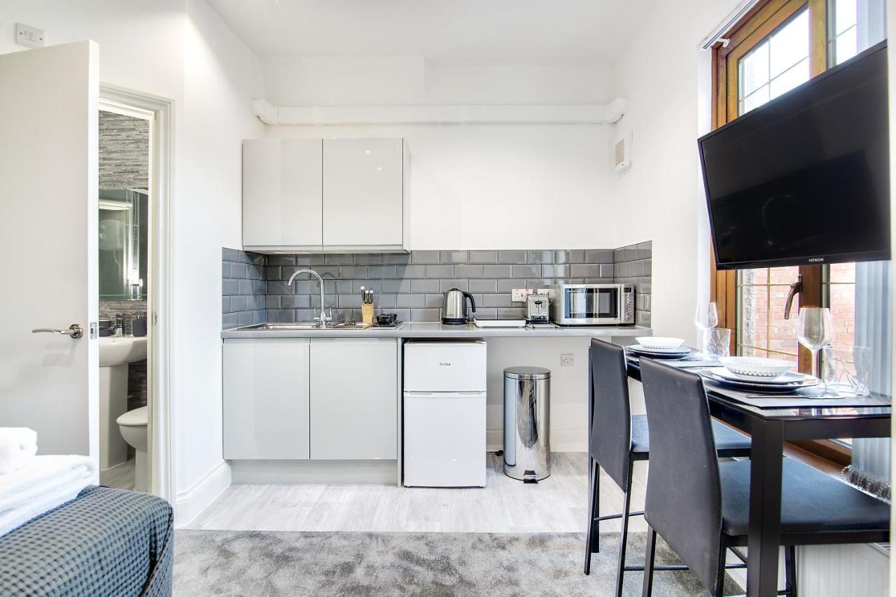 Modern Rotton Suites Apartment
