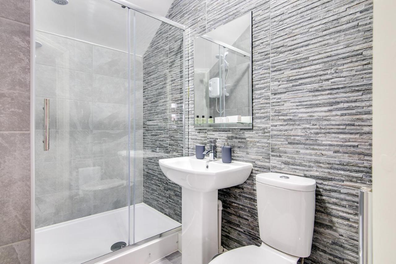 Modern Rotton Suites *