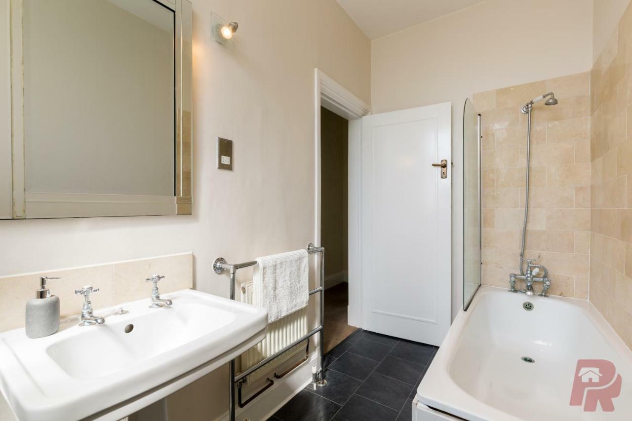 Norfolk House - Hagley Rd - Large Sleeps 6-8 Apartment *