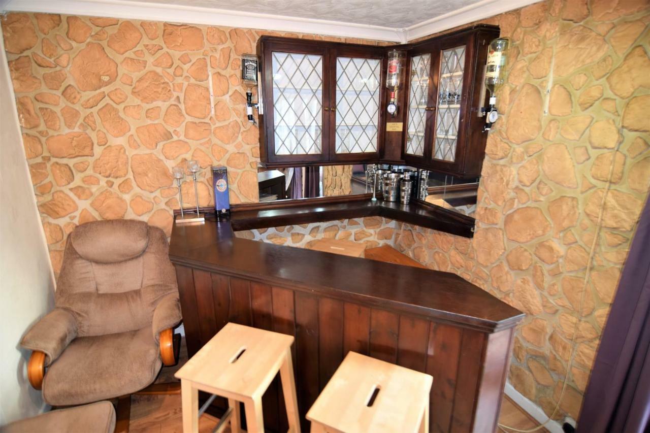 The Chinatown - Private Garden, Netflix, Bbq & Bar Holiday home *