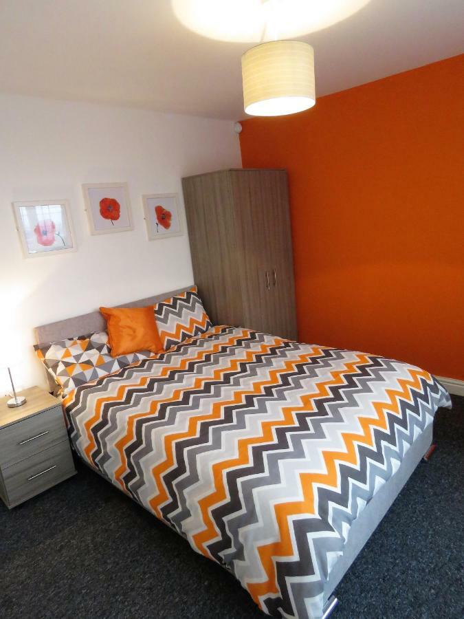 Staynec Moat House Birmingham - For Company, Contractor And Leisure Stays - Nec, Hs2, Jlr, Airport Birmingham