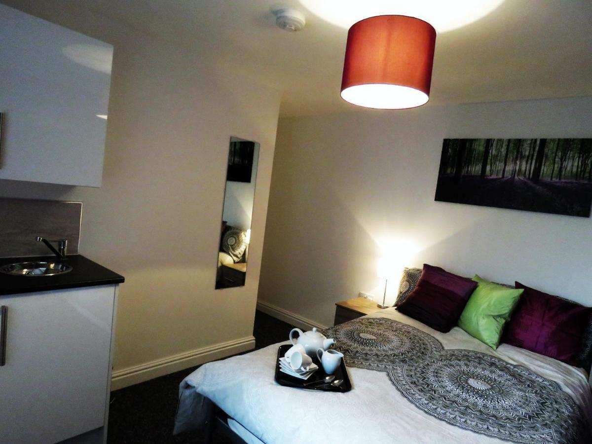 Staynec Moat House Birmingham - For Company, Contractor And Leisure Stays - Nec, Hs2, Jlr, Airport Birmingham