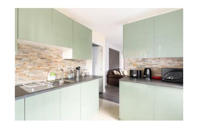 Treetops Flat3 Hall B28 Apartment Birmingham