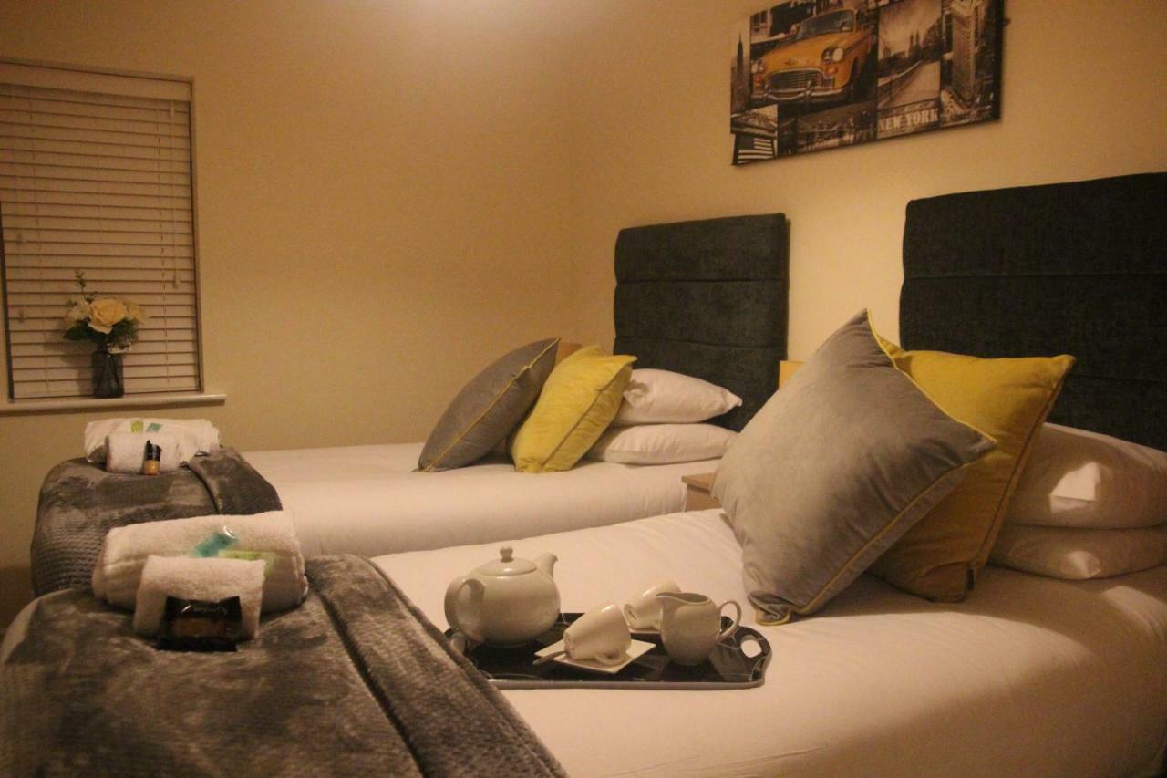 Staynec Moat House Birmingham - For Company, Contractor And Leisure Stays - Nec, Hs2, Jlr, Airport *