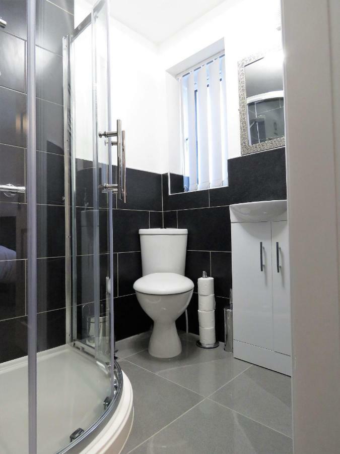 Staynec Moat House Birmingham - For Company, Contractor And Leisure Stays - Nec, Hs2, Jlr, Airport