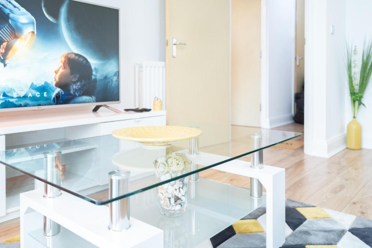 Modern Apartment- Birmingham- Broad Street & Brindley Place- 10 Min Walk From Bullring, 02 Arena, New Street Station & Grand *