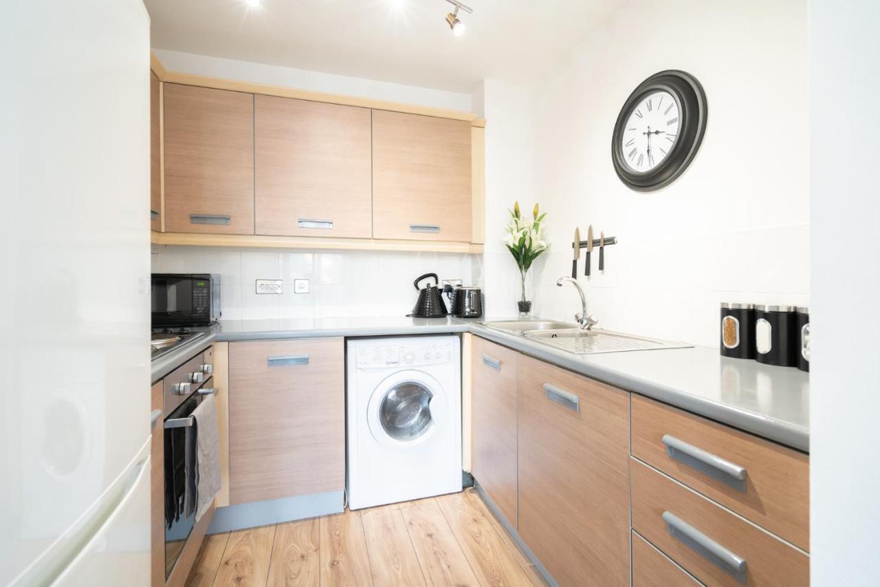 Modern Apartment- Birmingham- Broad Street & Brindley Place- 10 Min Walk From Bullring, 02 Arena, New Street Station & Grand Birmingham