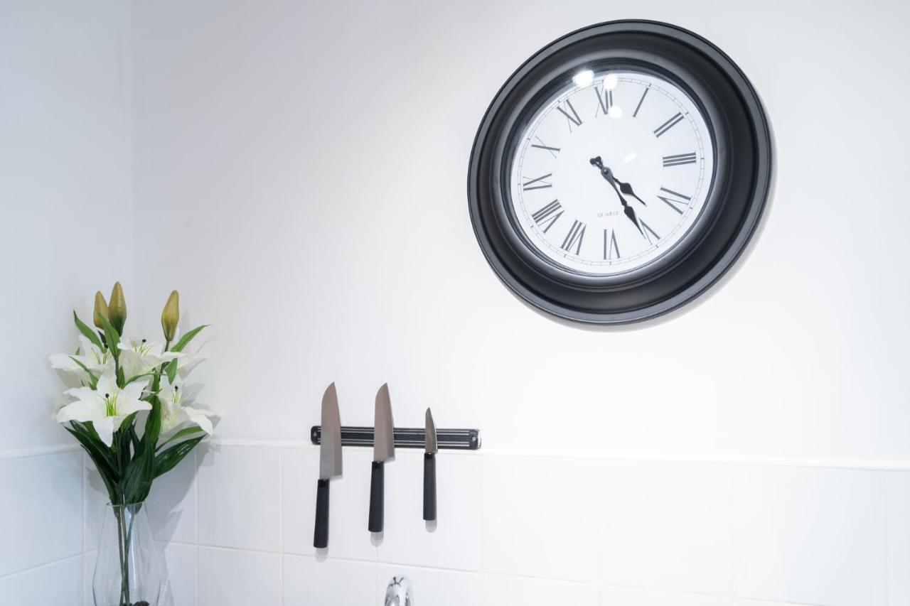 Modern Apartment- Birmingham- Broad Street & Brindley Place- 10 Min Walk From Bullring, 02 Arena, New Street Station & Grand Apartment