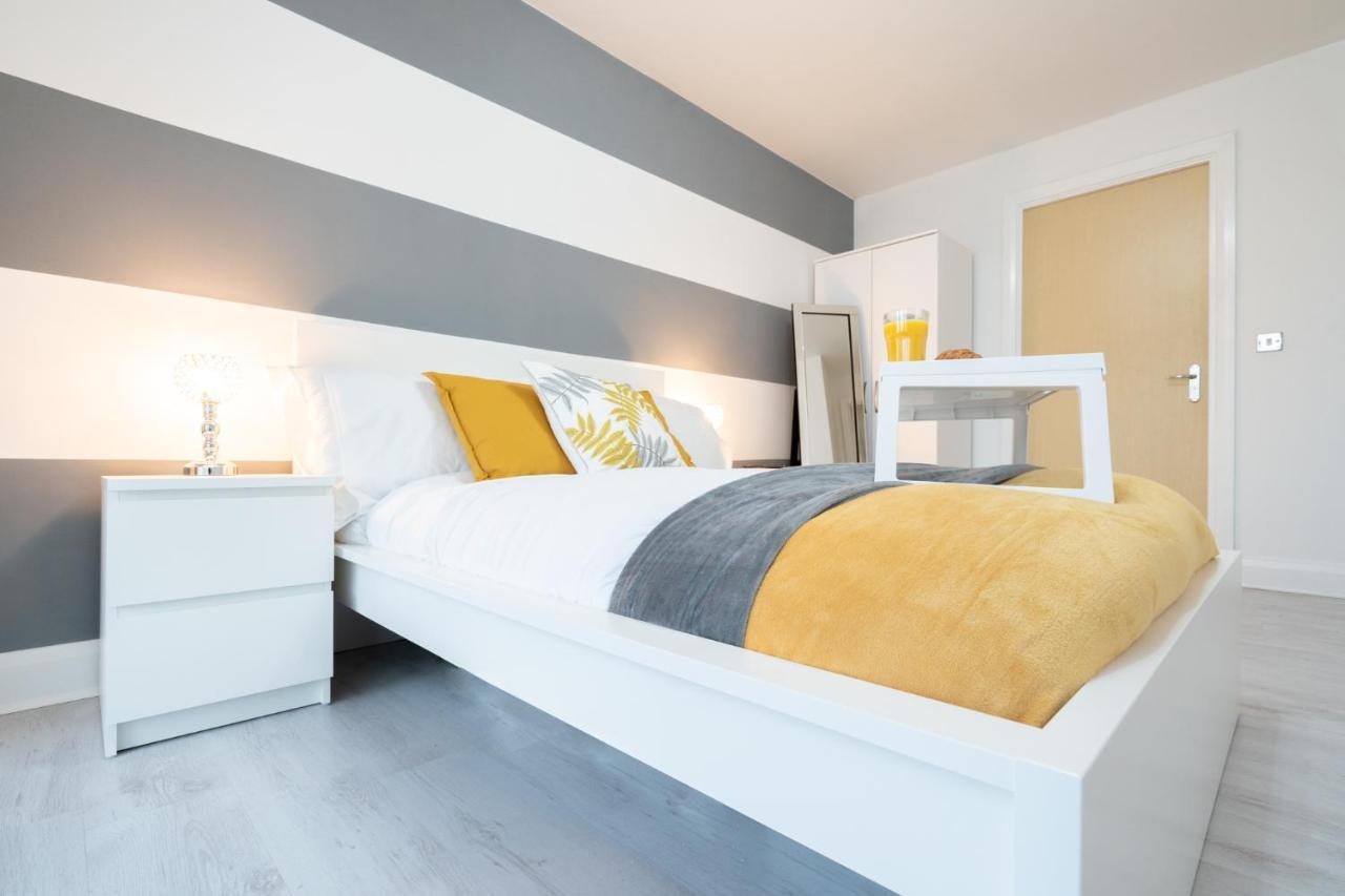 Modern Apartment- Birmingham- Broad Street & Brindley Place- 10 Min Walk From Bullring, 02 Arena, New Street Station & Grand