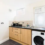 Coleshill 3 Bed Duplex By Bhx, Nec And Hs2- 3 Bedrooms With 4 Separate Beds - Flexible And Long Stays Available