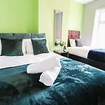 Birmingham Cosy Contractor House - Free Wifi!