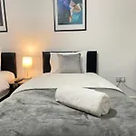 4 Bedroom 2 Bathroom Shared House - Near Bhx And Nec