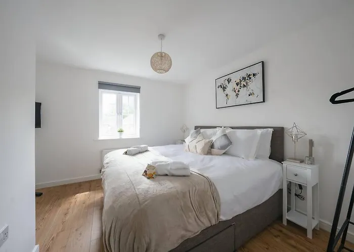 Stylish 2-Bed Home - For Company Contractor And Leisure Stays - Nec, Airport, Hs2, Contractors, Resort World