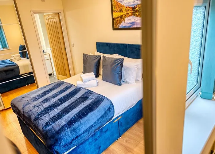 Xclusive Living Close To Nec, Free Wifi, Netflix, Parking, Sleeps 5, 3 Bedroom House, Ideal For Families, Contractors & Corporates Near Nec & Airport On Dove Close