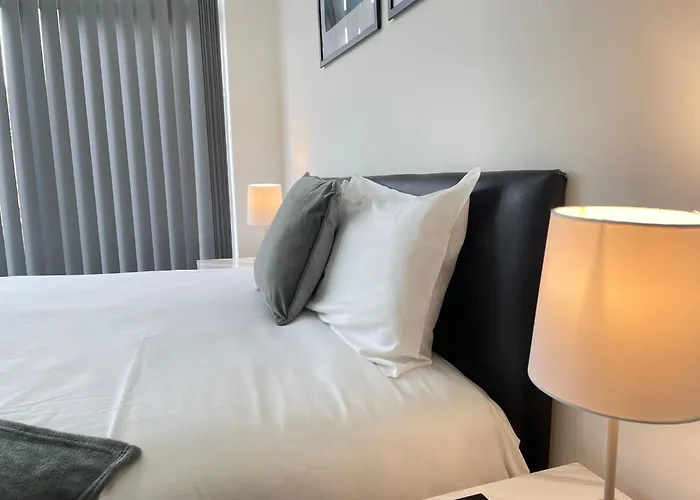 4 Bedroom 2 Bathroom Shared House - Near Bhx And Nec