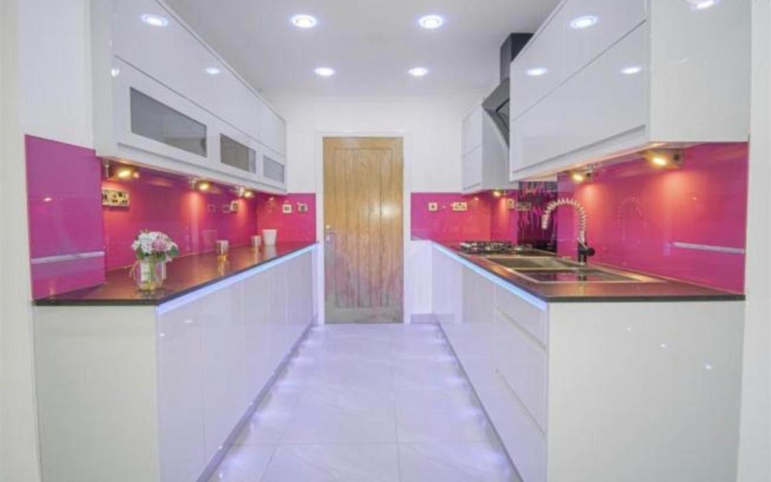 Painswick Road House Guest house *