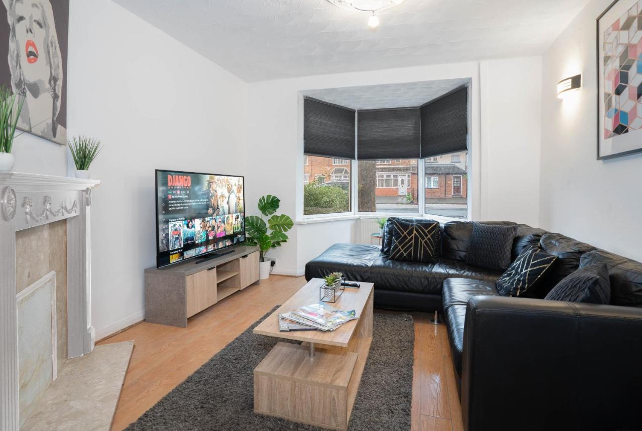 3 Bedroom House - 8 Guests - Parking - Garden - Rated Superb - Netflix - Wifi - Great Location Birmingham