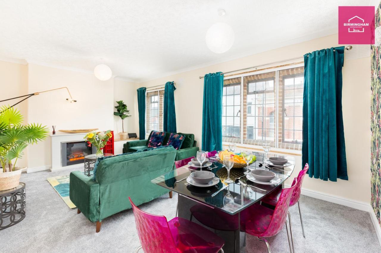 Coleshill Flexible Stay: Spacious 3-bedroom Apartment *