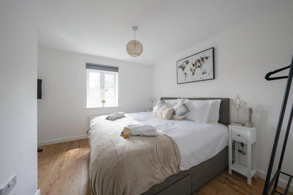 Stylish 2-bed Contractor Haven: Nec & Airport Proximity