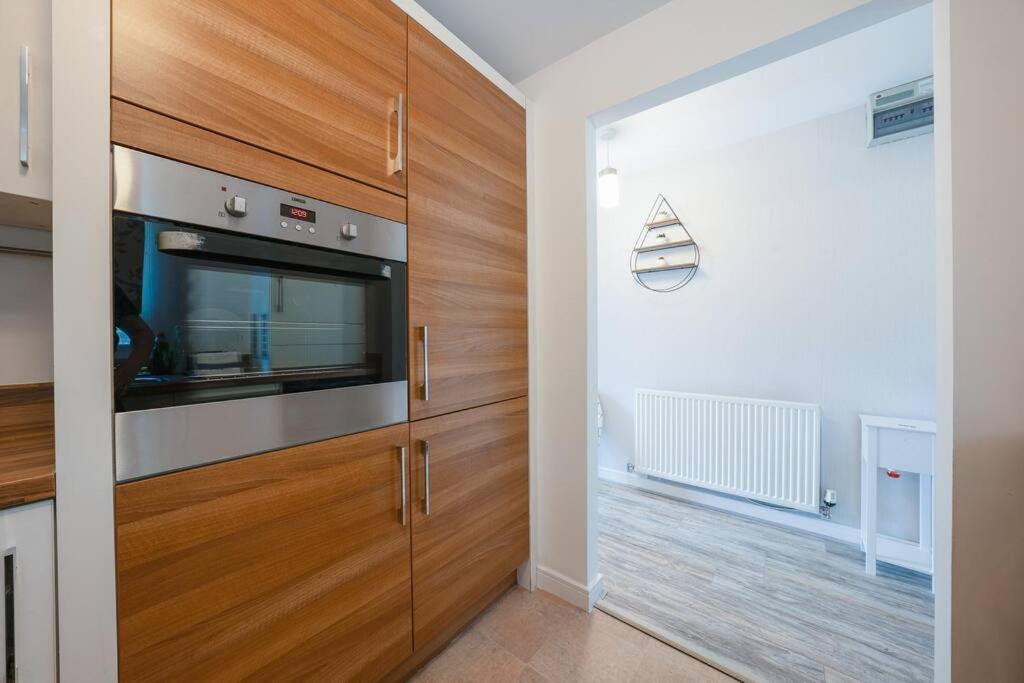 Holiday home Stylish 2-bed Contractor Haven: Nec & Airport Proximity *