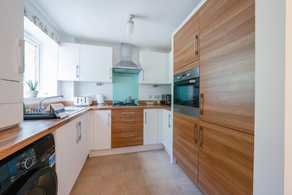 Holiday home Stylish 2-bed Contractor Haven: Nec & Airport Proximity *