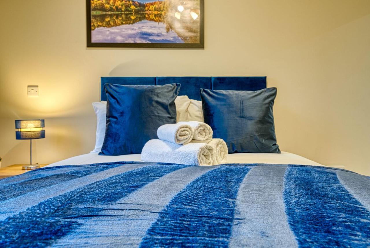 Holiday home Xclusive Living Close To Nec, Free Wifi, Netflix, Parking, Sleeps 5, 3 Bedroom House, Ideal For Families, Contractors & Corporates Near Nec & Airport On Dove Close