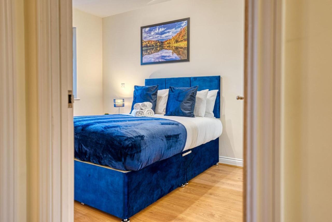 Holiday home Xclusive Living Close To Nec, Free Wifi, Netflix, Parking, Sleeps 5, 3 Bedroom House, Ideal For Families, Contractors & Corporates Near Nec & Airport On Dove Close