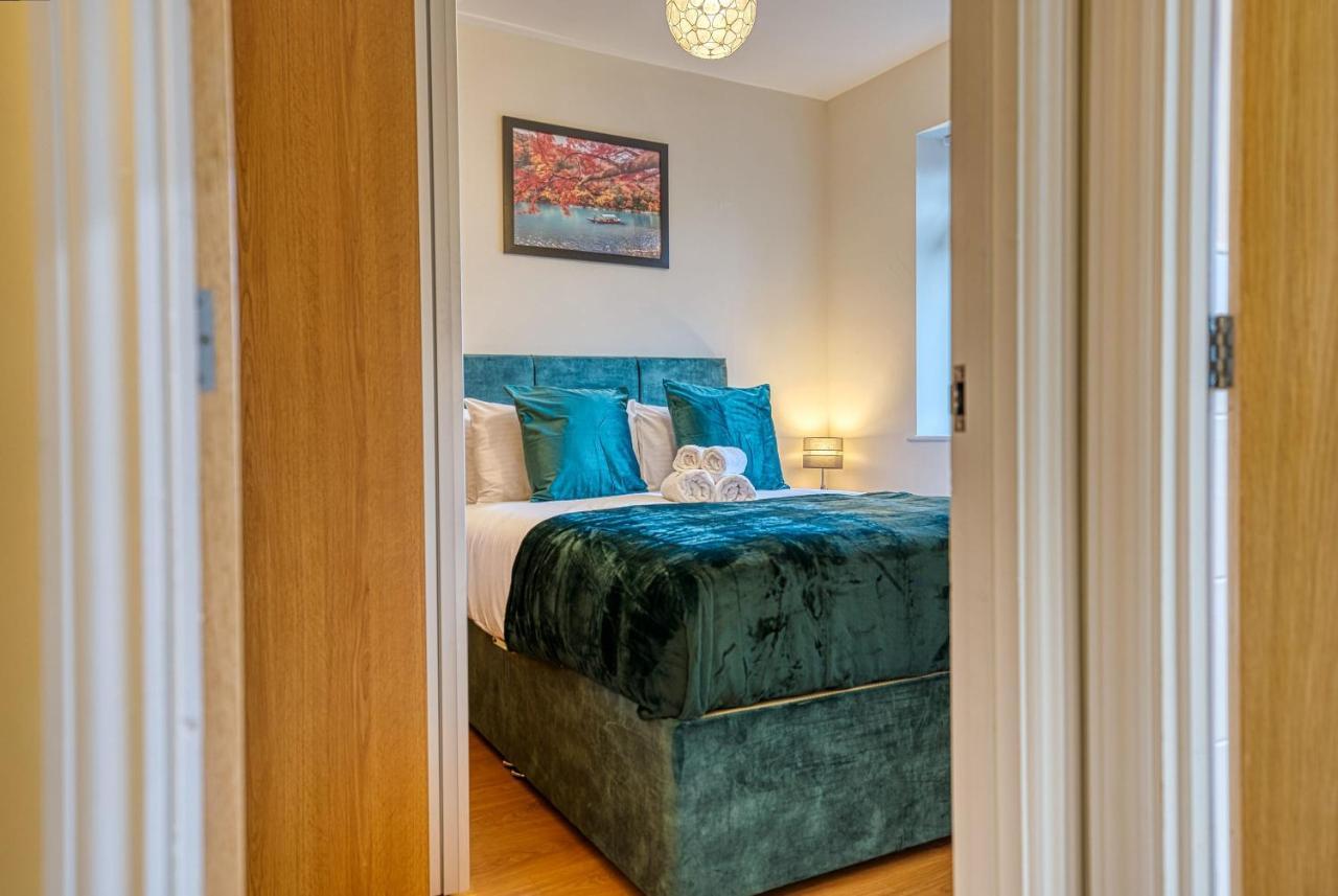 Xclusive Living Close To Nec, Free Wifi, Netflix, Parking, Sleeps 5, 3 Bedroom House, Ideal For Families, Contractors & Corporates Near Nec & Airport On Dove Close Holiday home