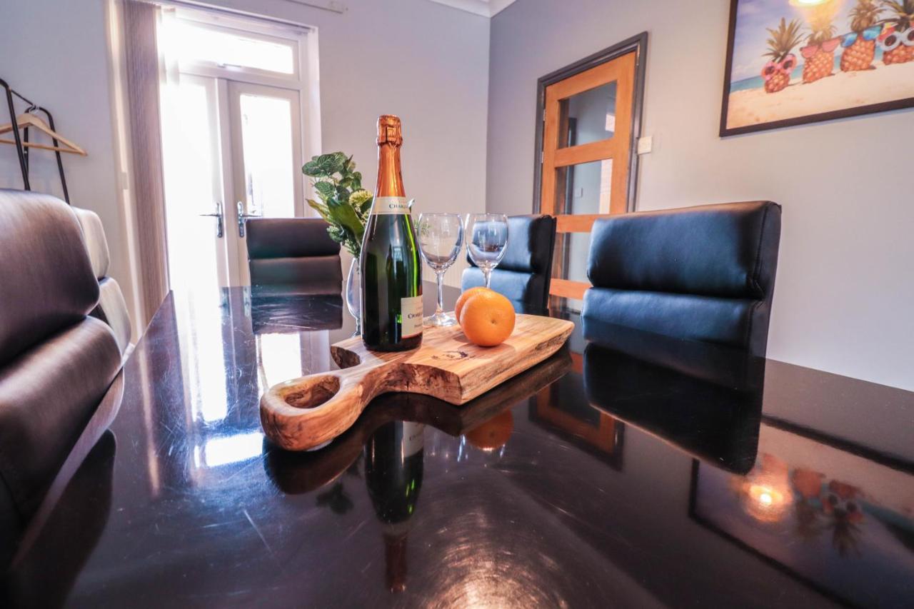 Cosy Contractor House - Free Wifi! Holiday home