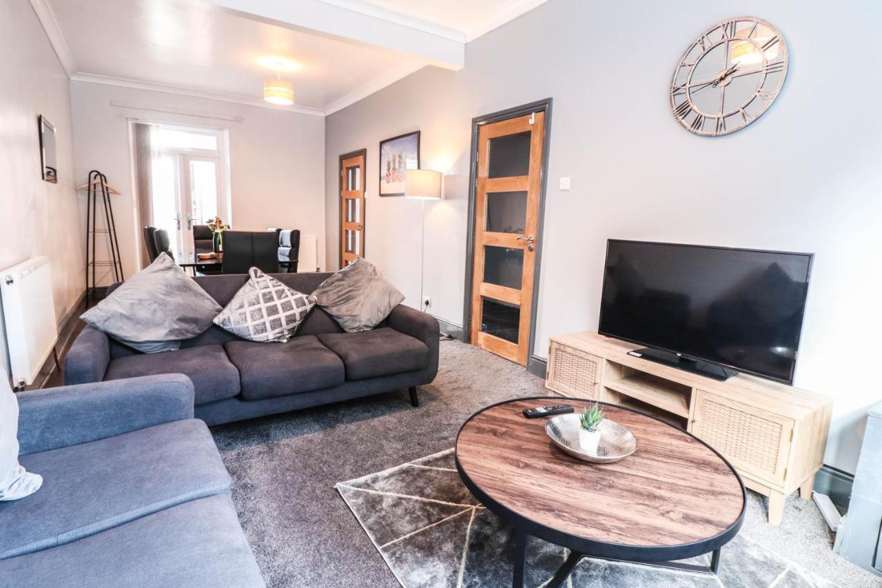 Cosy Contractor House - Free Wifi! Holiday home Birmingham
