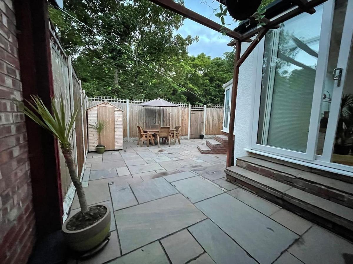 Beta House By Night Stay: Contractors Sleeps 9 Birmingham