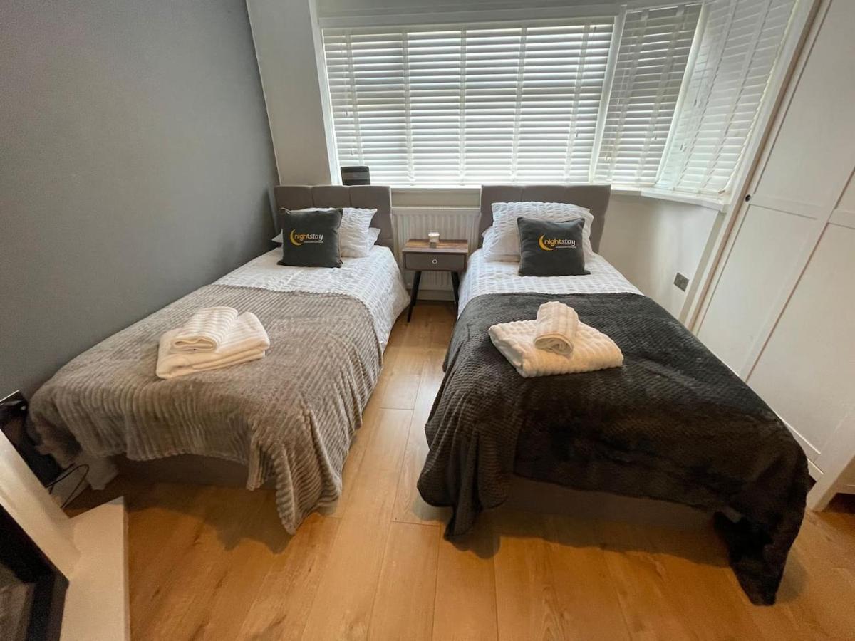Beta House By Night Stay: Contractors Sleeps 9 Holiday home *