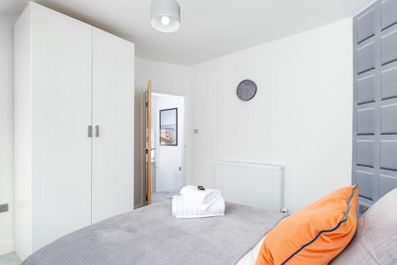 Beta House By Night Stay: Contractors Sleeps 9 Birmingham