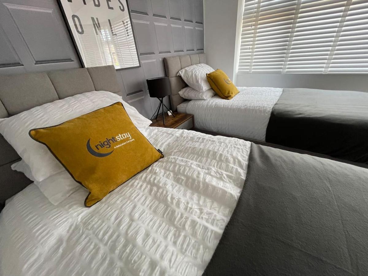 Beta House By Night Stay: Contractors Sleeps 9 Holiday home