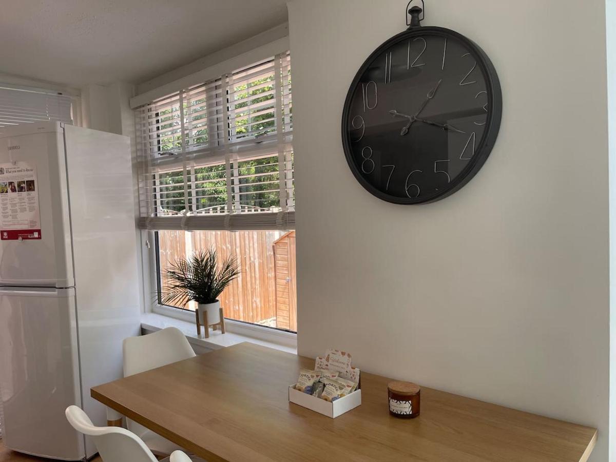 Beta House By Night Stay: Contractors Sleeps 9 Birmingham