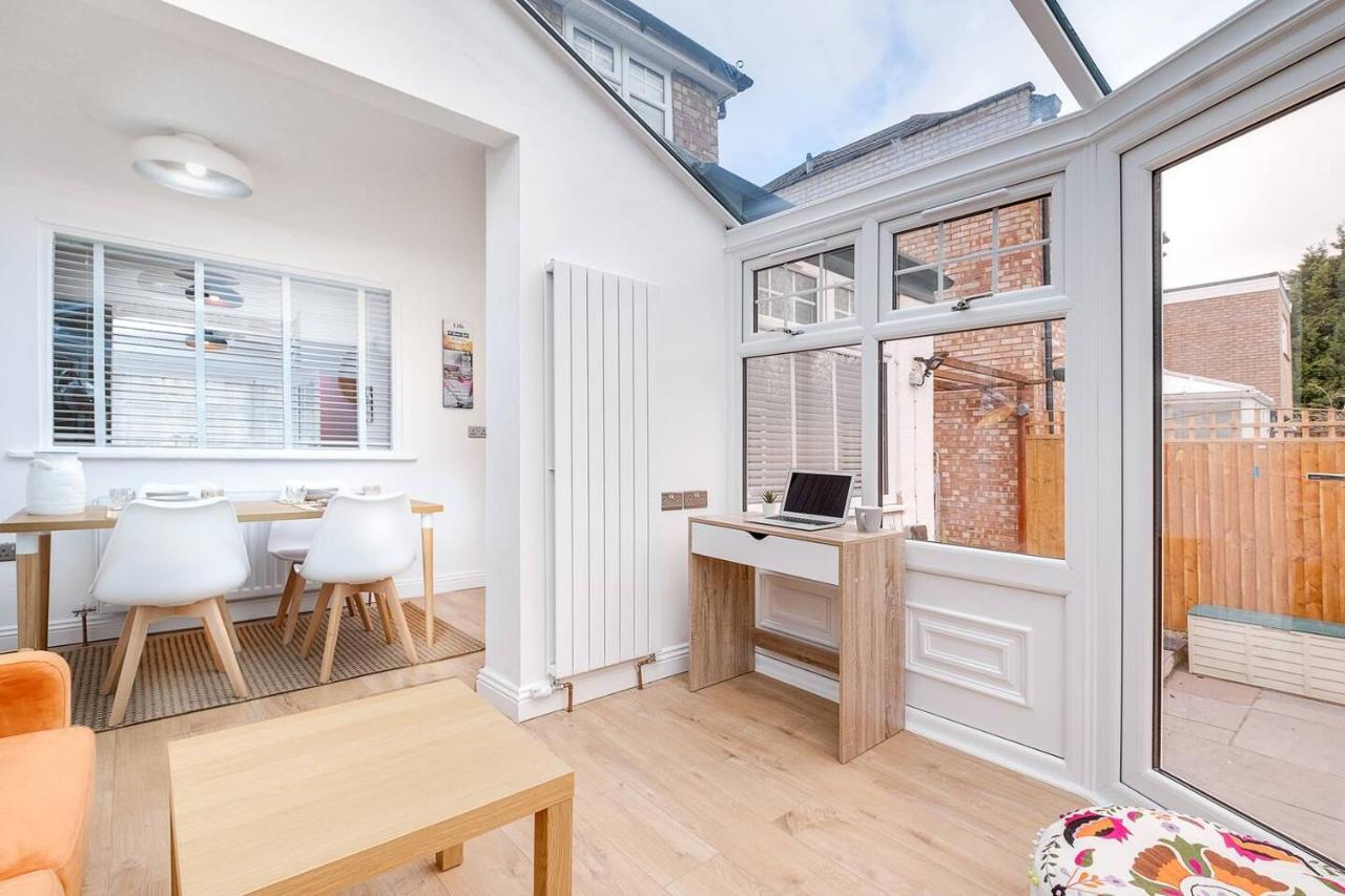 Beta House By Night Stay: Contractors Sleeps 9 * Birmingham