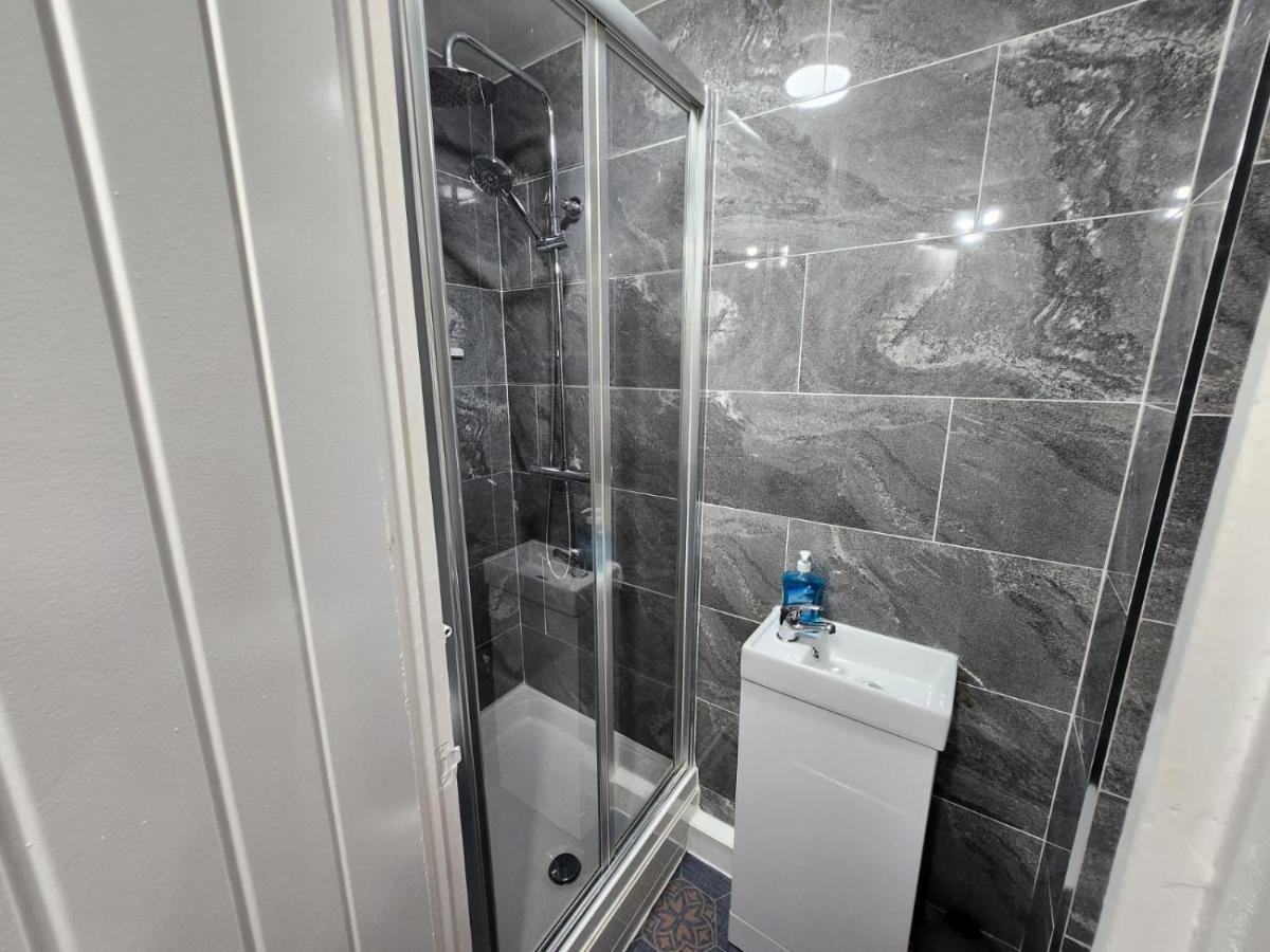 Guest house 4 Bedroom 2 Bathroom Shared House - Near Bhx And Nec *