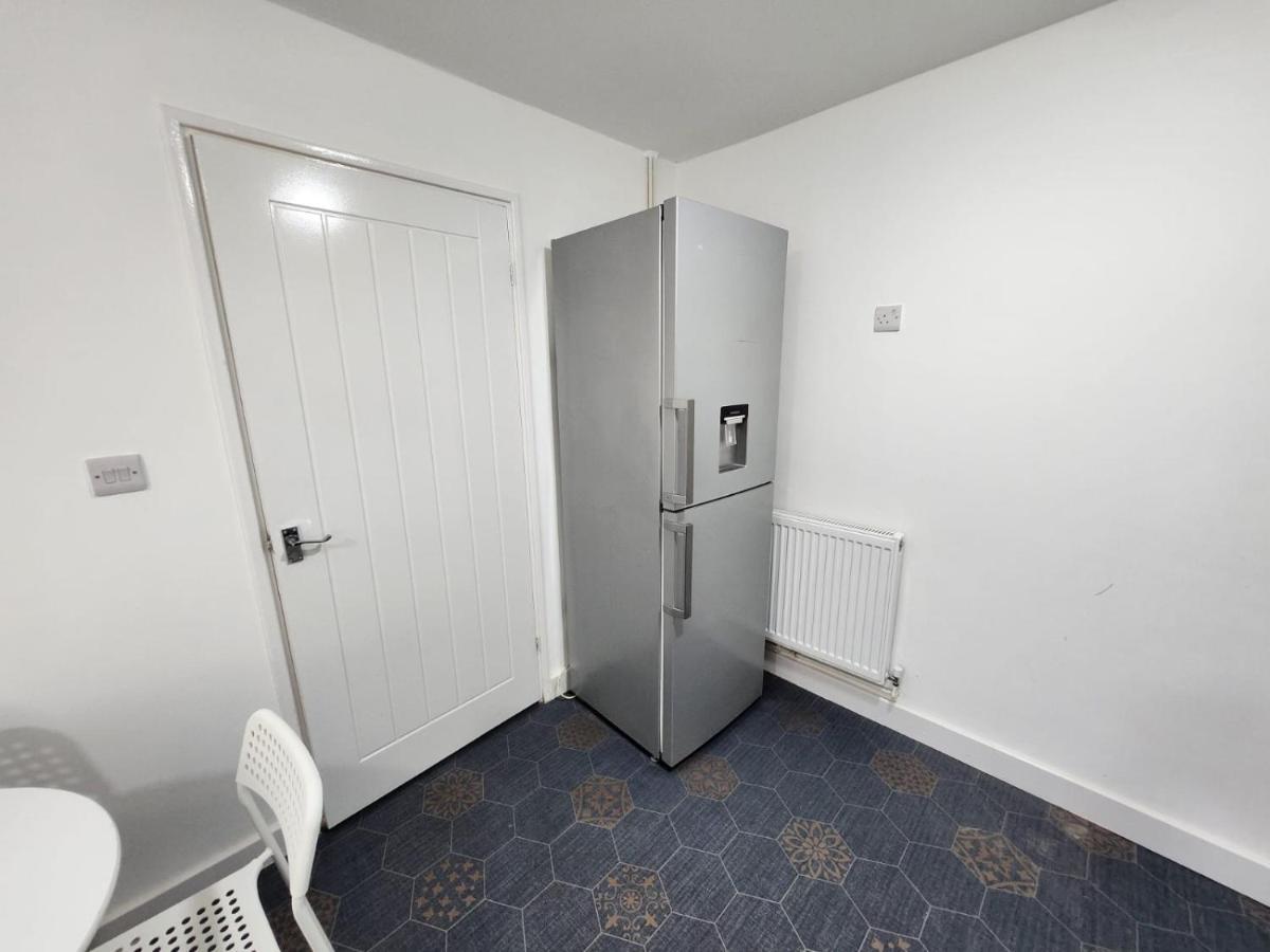 4 Bedroom 2 Bathroom Shared House - Near Bhx And Nec Guest house