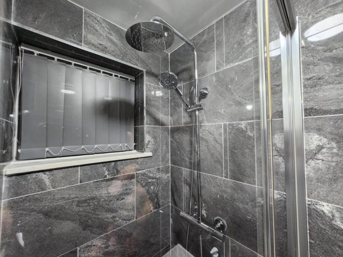 4 Bedroom 2 Bathroom Shared House - Near Bhx And Nec Birmingham