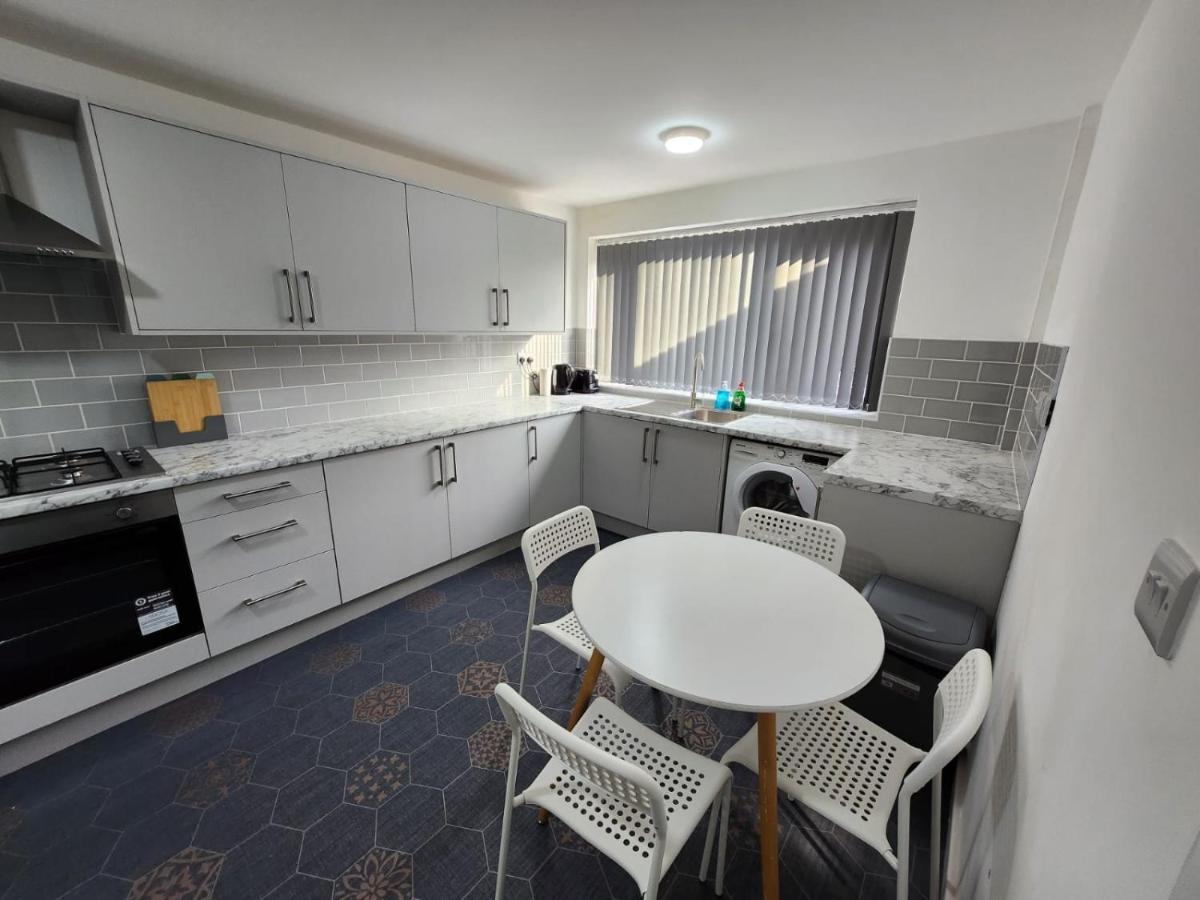4 Bedroom 2 Bathroom Shared House - Near Bhx And Nec