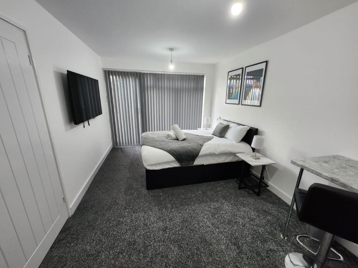 4 Bedroom 2 Bathroom Shared House - Near Bhx And Nec Birmingham
