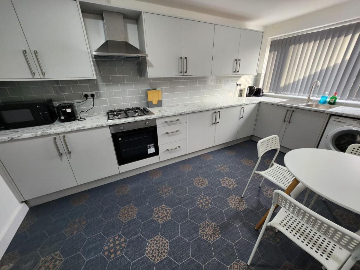 4 Bedroom 2 Bathroom Shared House - Near Bhx And Nec Guest house