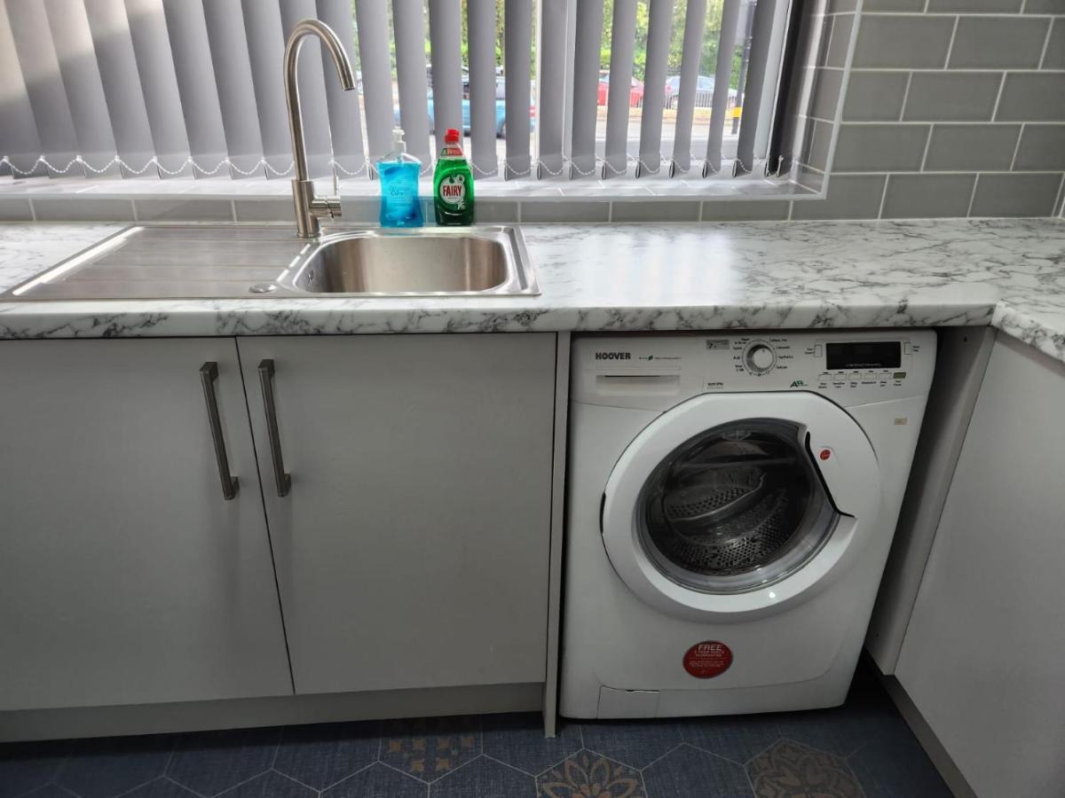 4 Bedroom 2 Bathroom Shared House - Near Bhx And Nec