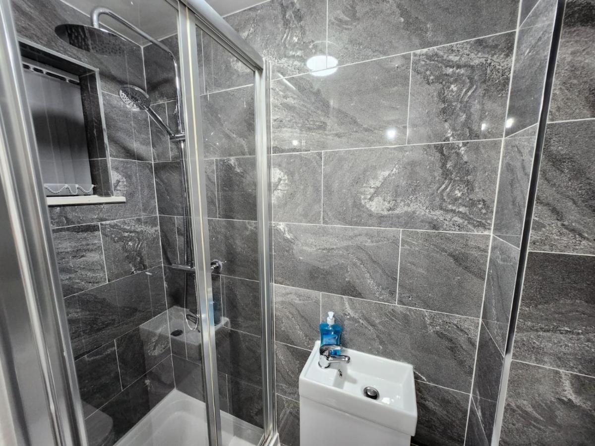 Guest house 4 Bedroom 2 Bathroom Shared House - Near Bhx And Nec Birmingham